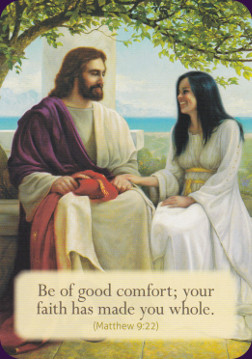 Jesus hält die Hand einer Frau. Sie lächeln sich an und gehen in den Austausch.
